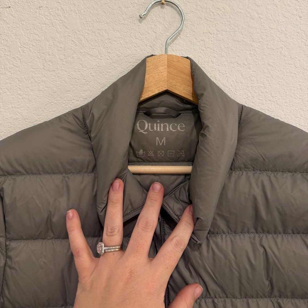 Quince Women's Lightweight Down Packable Jacket Grey Size Medium - Picture 4 of 7